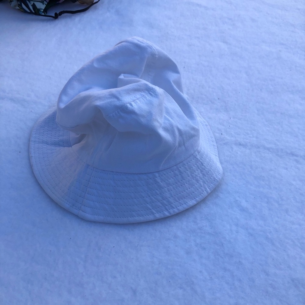 Forever 21 White Bucket Hat